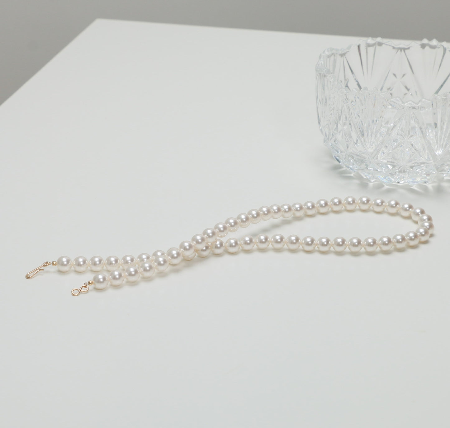 Evelyn Classic Pearl Necklace - Timeless Elegance - Lustrous Pearl Necklace