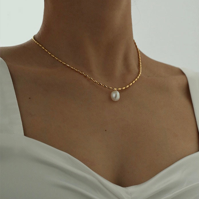 Model Showcasing Blake French Retro Beaded Natural Pearl Collar Chain Necklace