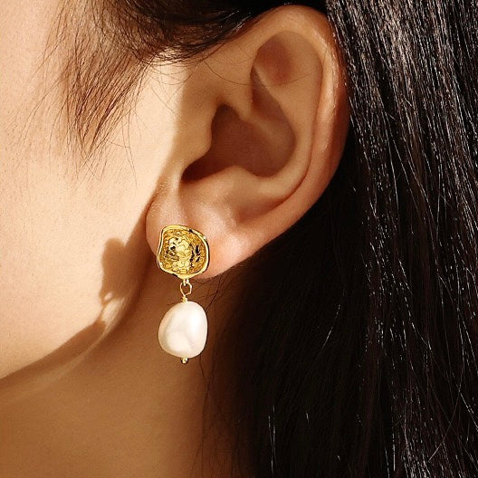 Elegant Look with Carmen Retro-Style Baroque Pearl Earrings - Timeless and Glamorous