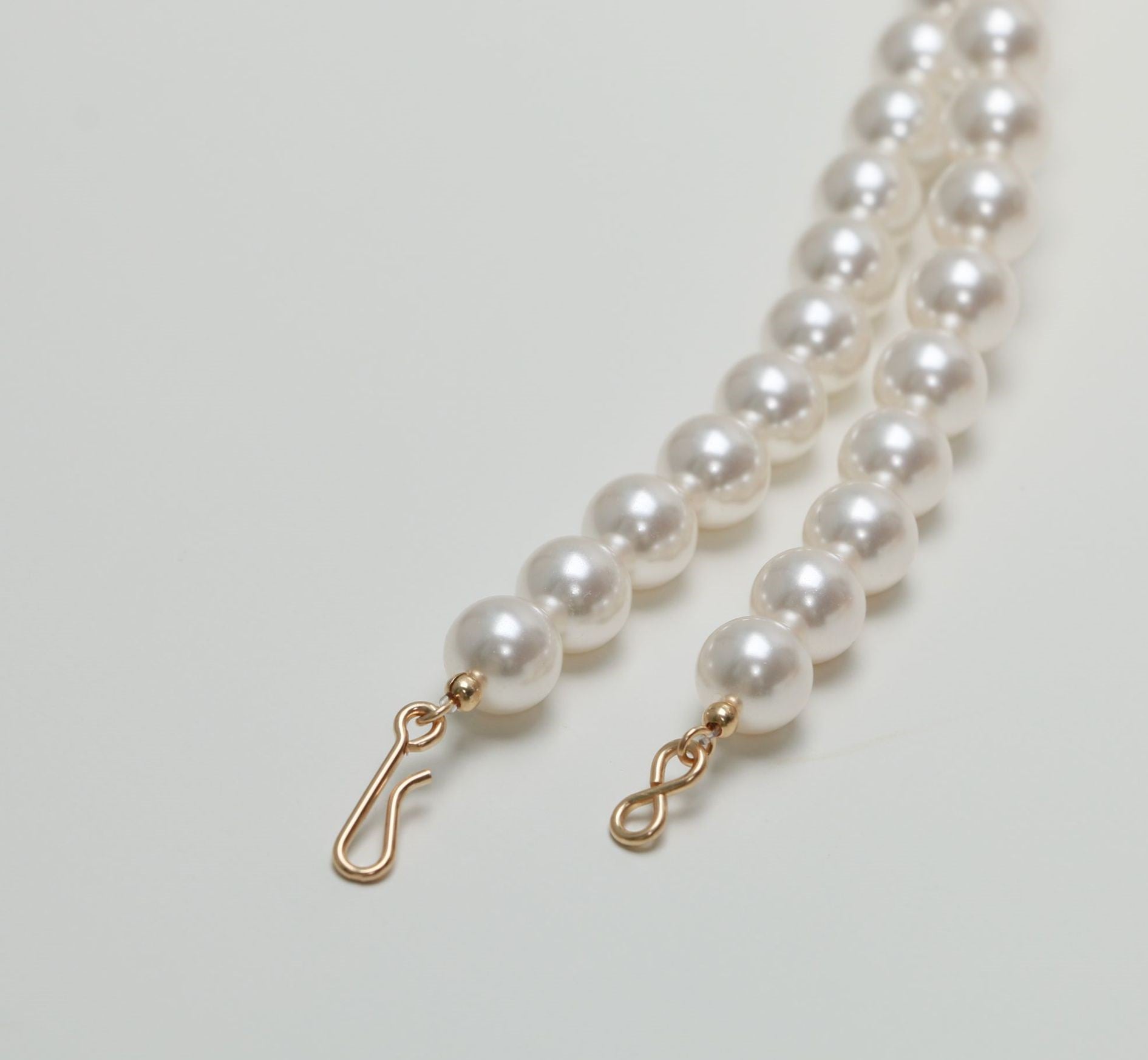 Detail of Evelyn Classic Pearl Necklace - Sophisticated Pearl Design - 14k Gold Filled - Timeless Elegance