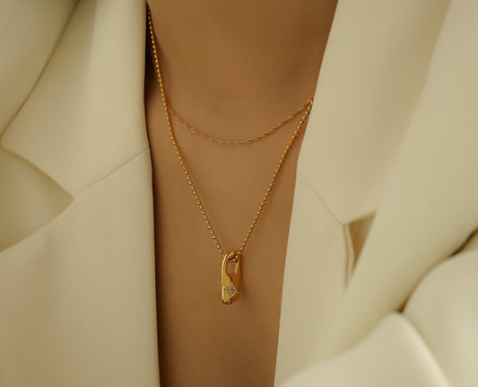 Luv Echo Jewelry - Square zircon inlaid irregular ellipse necklace; Korean-style light luxury fashion all-match stackable necklace